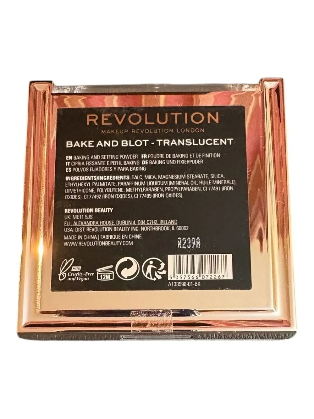 Makeup Revolution Bake & Blot Powder in Translucent NEW